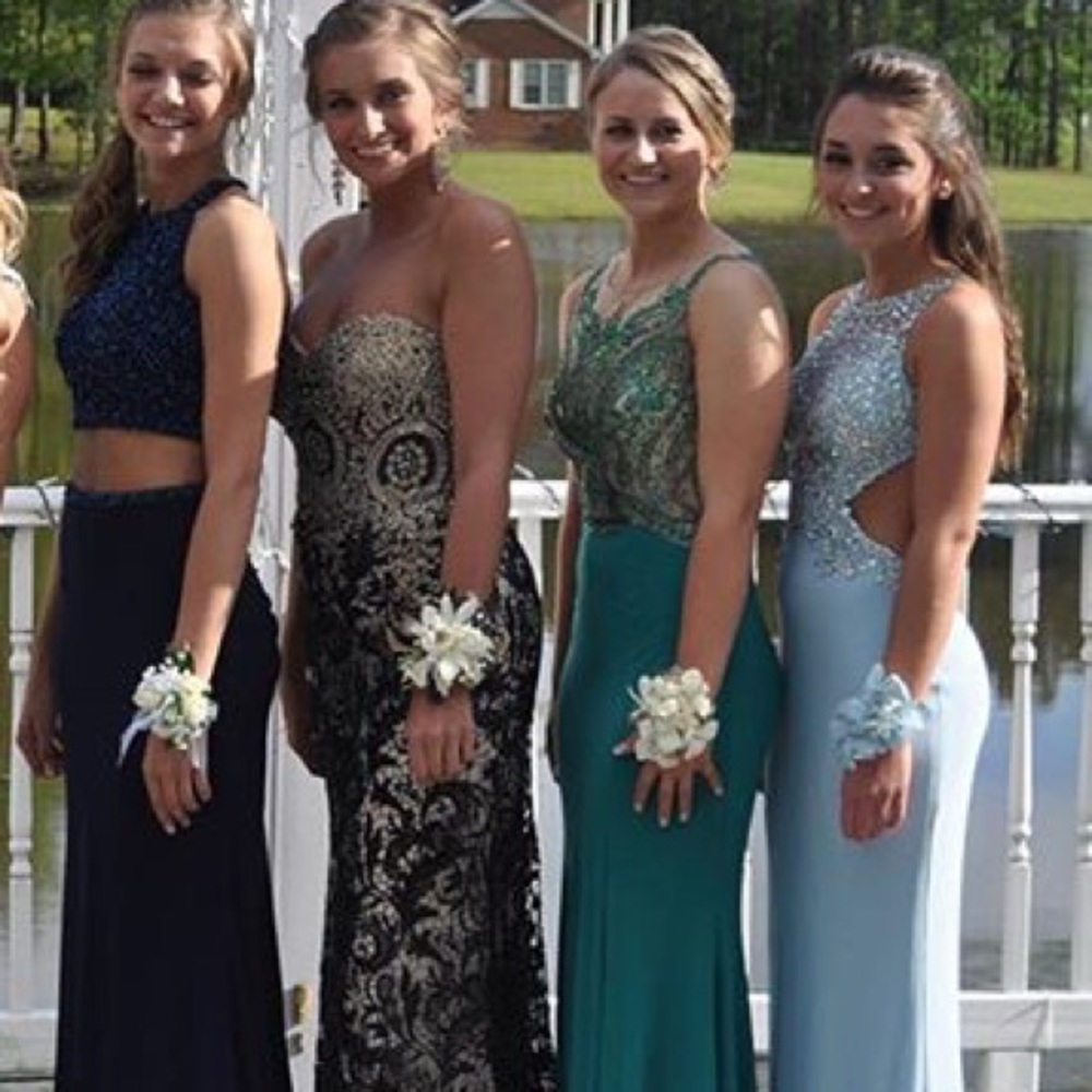 Prom dress - Picture 3 of 3